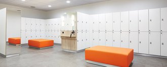 Neu renovierte Umkleidekabinen im SportPark - Spinds und Sitzgelegenheiten