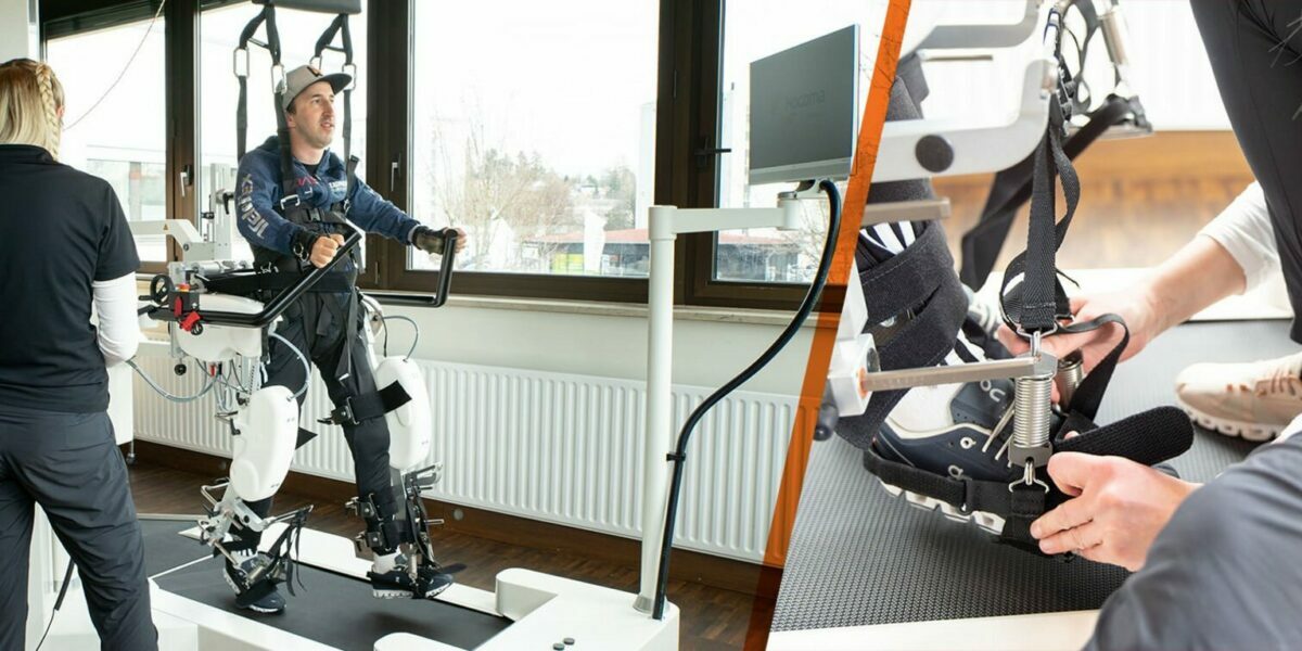 Ein Patient steht in einem Lokomat-Rehabilitationsgerät, während ein Therapeut ihn unterstützt.